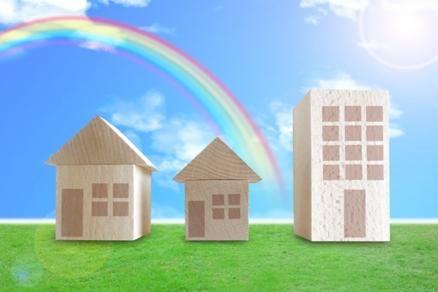 空に虹がかかる画像